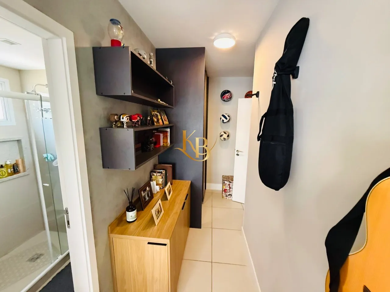 Furnished 4-bedroom apartment with enclosed balcony and grill — photo 4