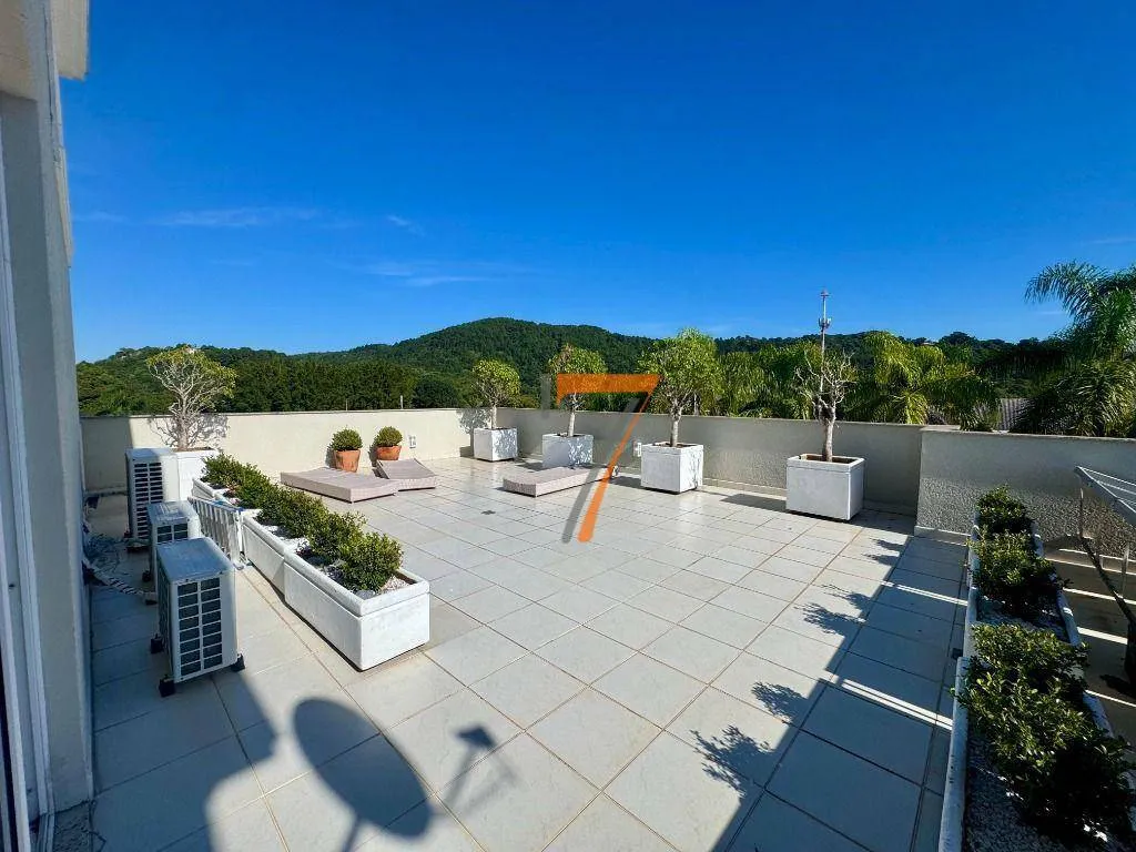 Furnished house with 8 bedrooms and 11 bathrooms — photo 25