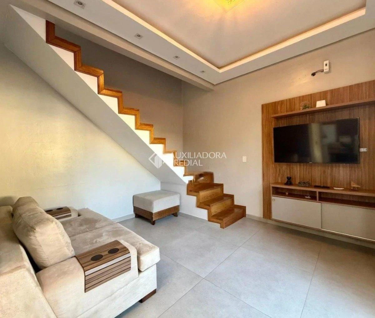 Casa mobiliada com 3 dormitórios e cozinha em conceito aberto