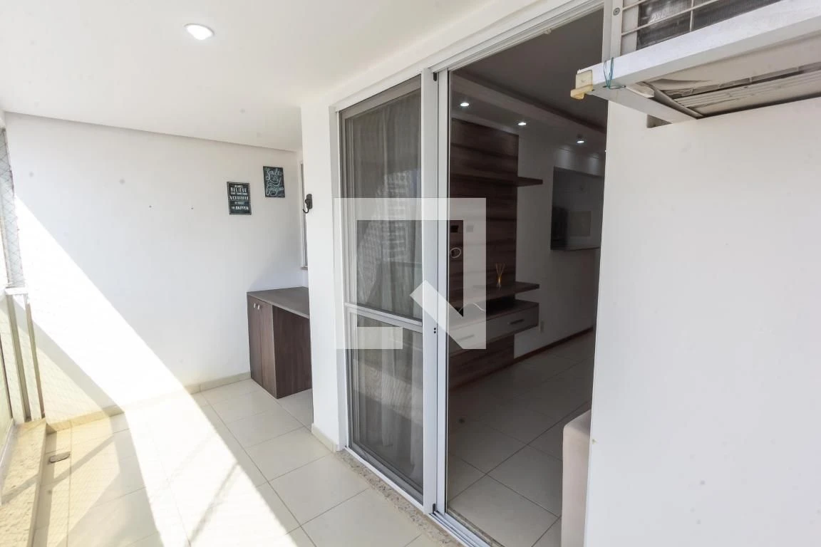 Balcony with a grill in a 2-bedroom apartment, 68 m² — photo 75