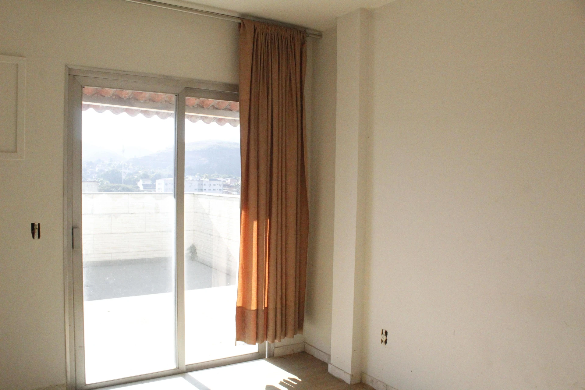 Rental apartment with 4 bedrooms and a balcony — photo 33