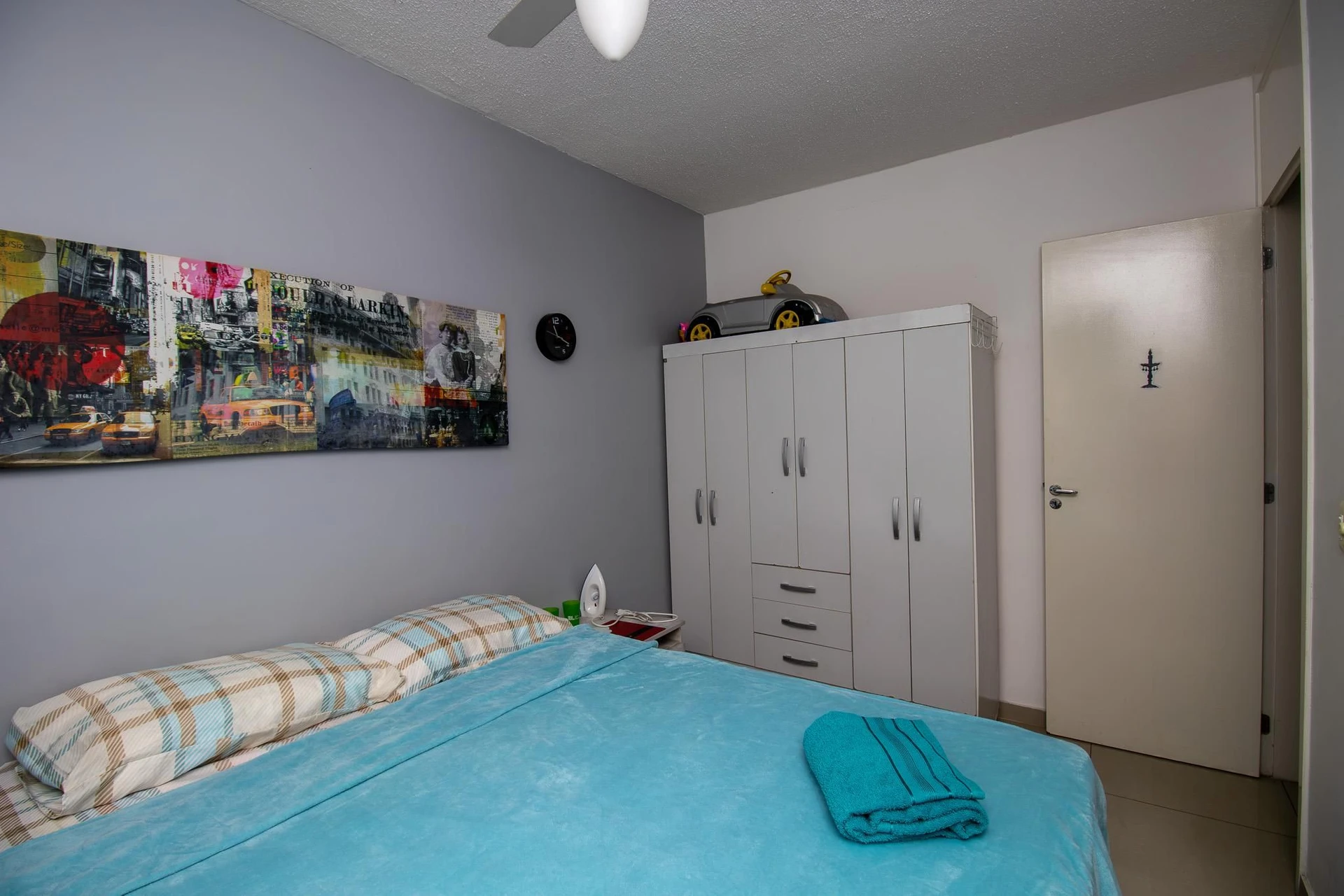 Furnished 2-bedroom apartment with gym in the condo — photo 6