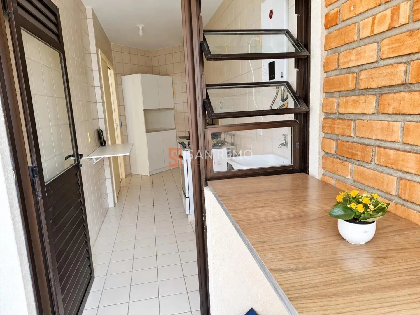 2-bedroom apartment with a mountain view in Florianópolis — photo 10