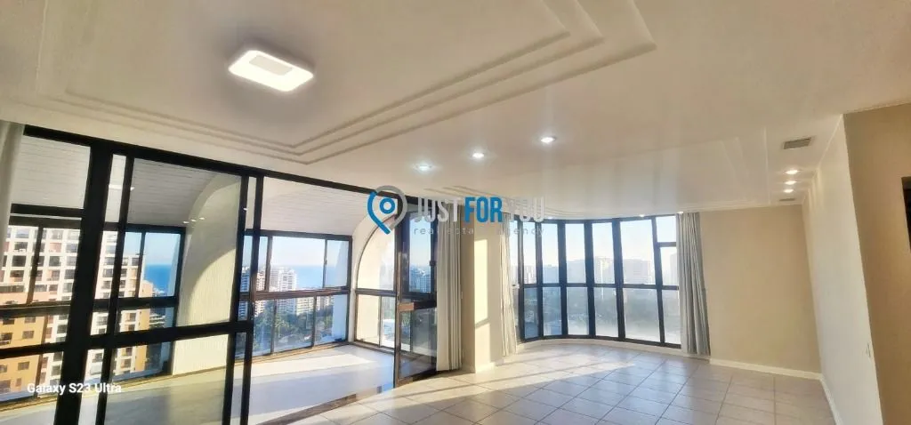 3-bedroom apartment with 4 baths and balcony — photo 6