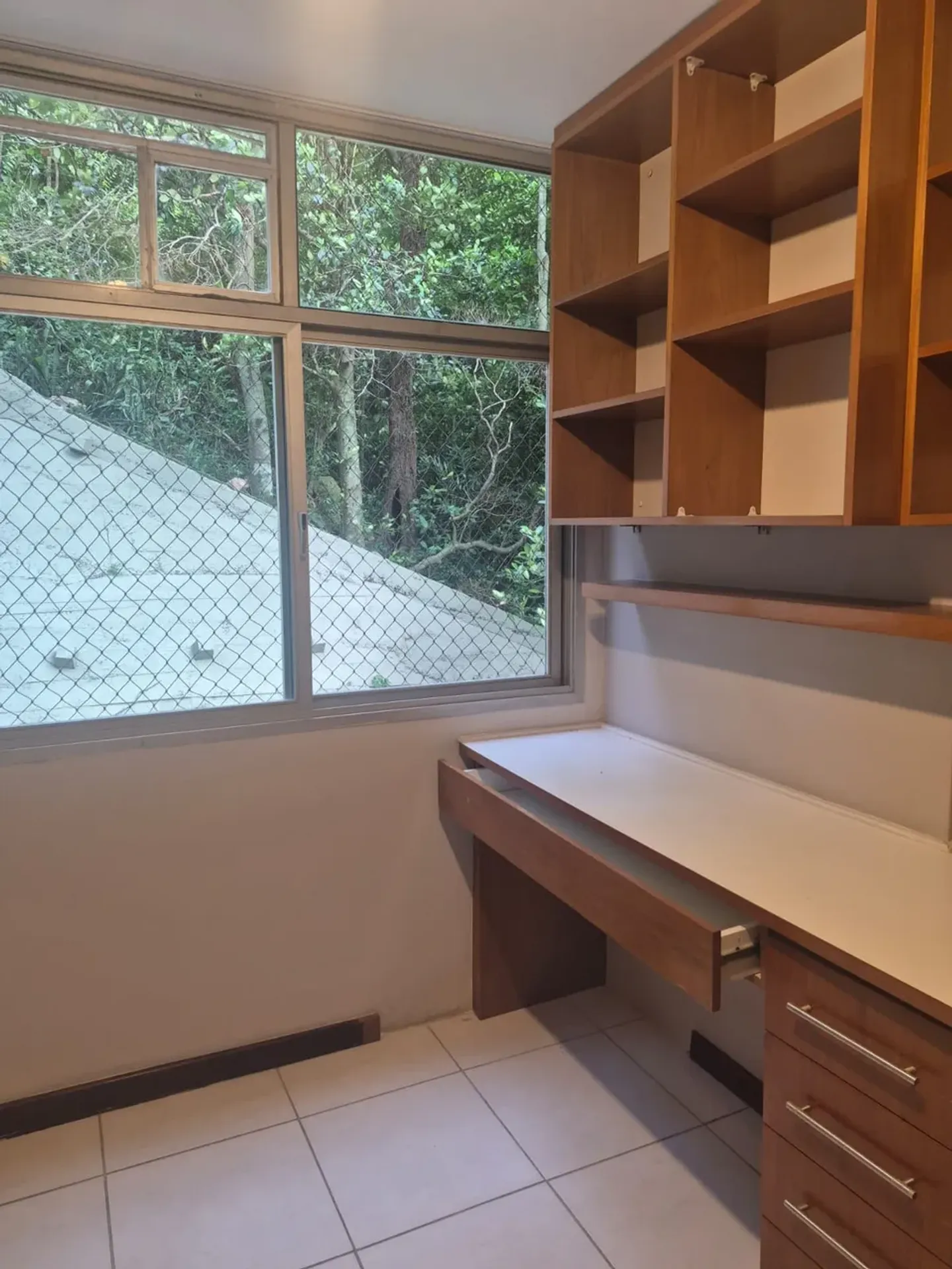 Home office in a 4-bedroom apartment, 138 m² — photo 27