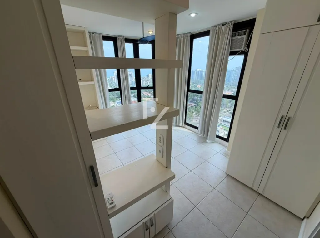 Duplex apartment on the 20th floor with city and water views — photo 14