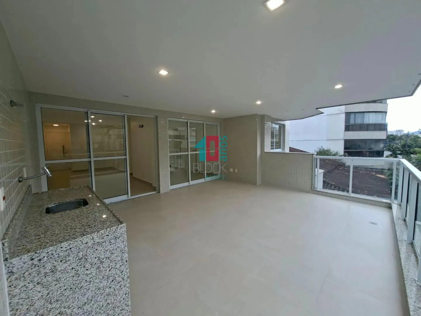3-bedroom apartment with 1 suite and balcony, 122 m² — photo 3