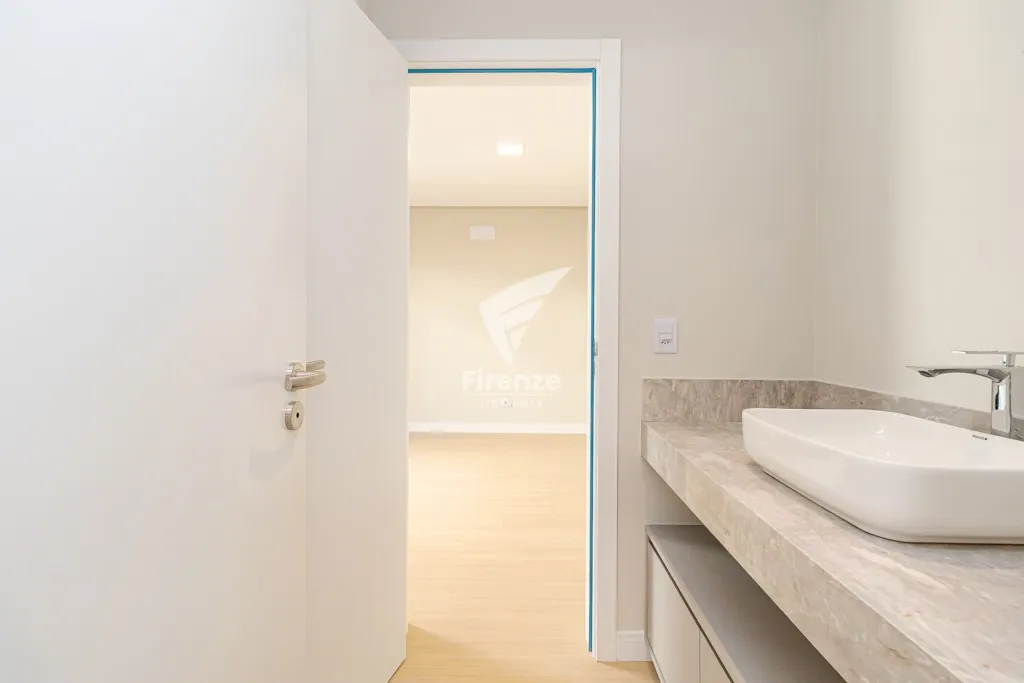 Furnished house with 4 bedrooms and 320 m² — photo 115