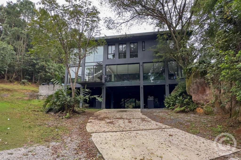 Casa con 5 dormitorios y 4 plazas de parking, 231 m²