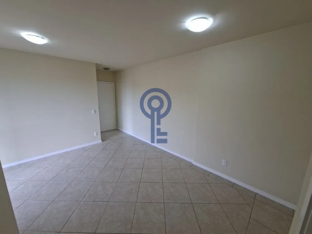 Balcony with a grill in a 2-bedroom apartment, 71 m² — photo 4
