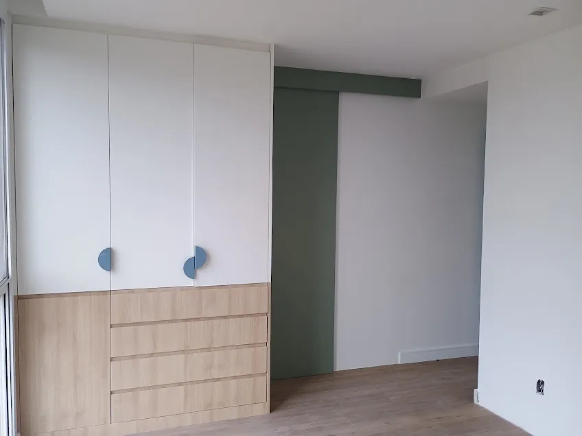 Apartamento de 3 quartos com janelas do piso ao teto — photo 25