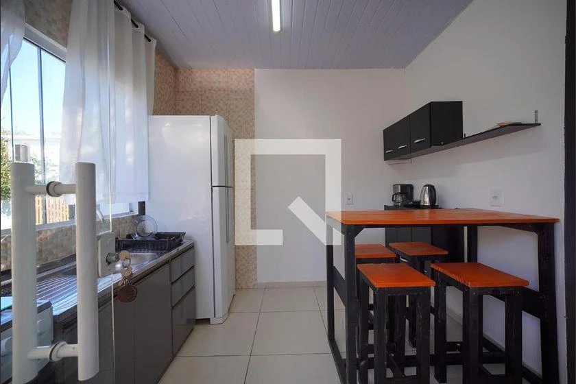 Apartamento amueblado de 1 dormitorio con jardín privado — photo 2