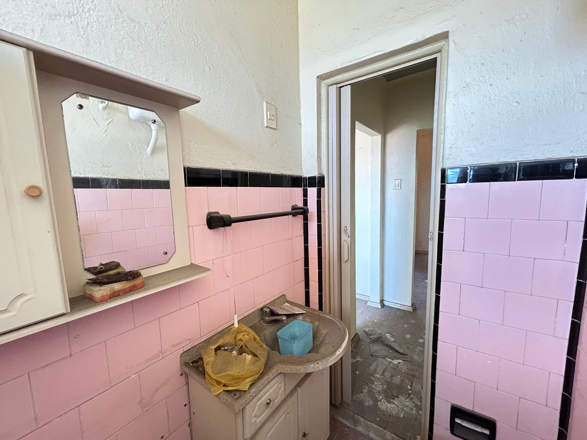 Apartamento sin amueblar con 1 dormitorio y suelo cerámico — photo 16
