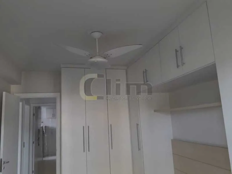 3-bedroom apartment in a building with a pool — photo 5