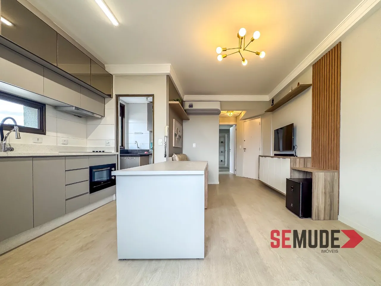 Balcony with a grill in a 2-bedroom apartment, 66 m² — photo 28