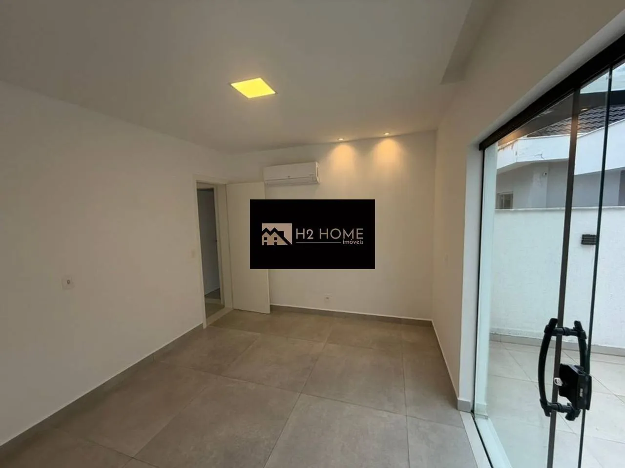 Garden in a 4-bedroom house, 290 m² — photo 9