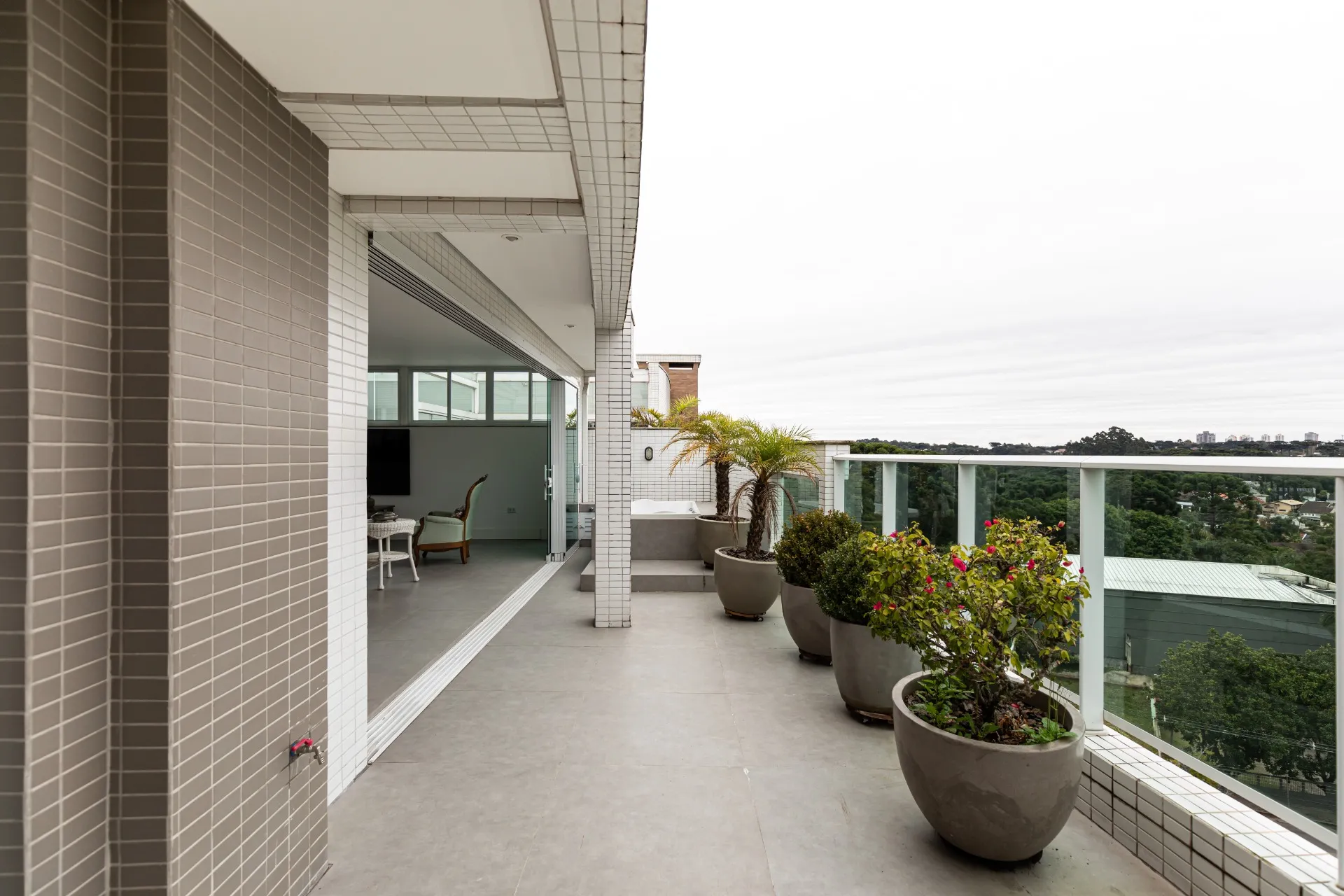 Apartment 432 m² with 3 bedrooms and an open-plan kitchen — photo 14
