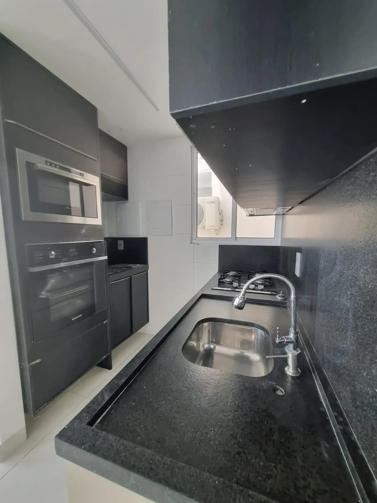 Apartment on the 5th floor with a grill on the balcony — photo 7