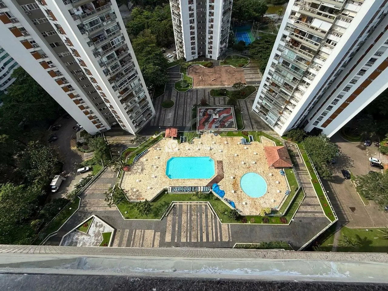 Furnished apartment, 125 m², with floor-to-ceiling windows — photo 11