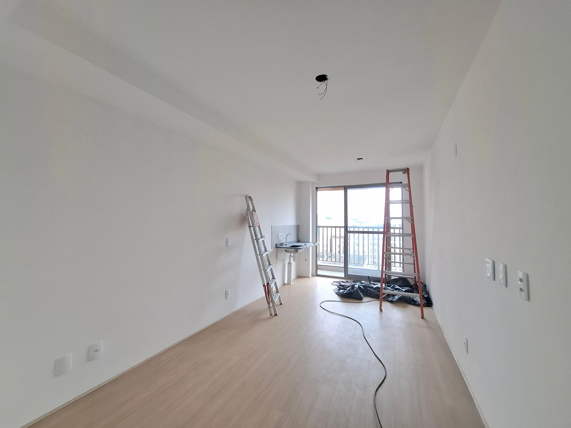 1-bedroom apartment with a balcony and washing machine — photo 18