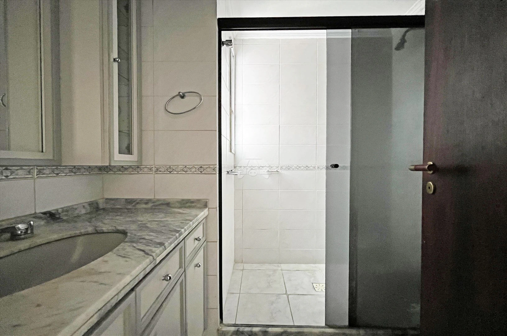 3-bedroom apartment with wood or laminate floors in Curitiba — photo 6