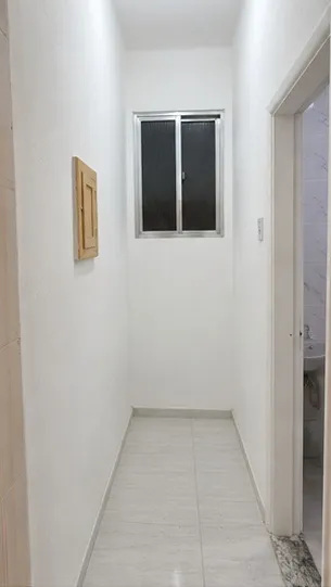 House with no parking, 1 bedroom and 1 bathroom — photo 2