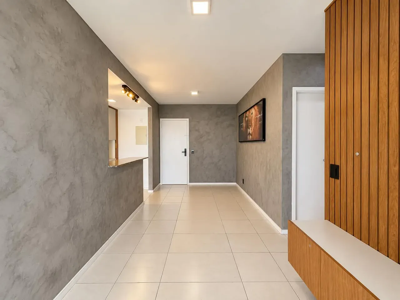 2-bedroom apartment with a mountain view — photo 7