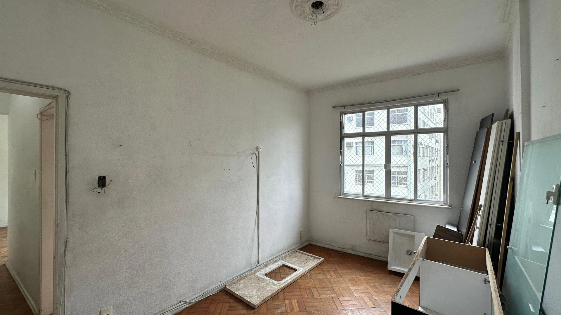 1-bedroom apartment with a separate kitchen and no parking — photo 32