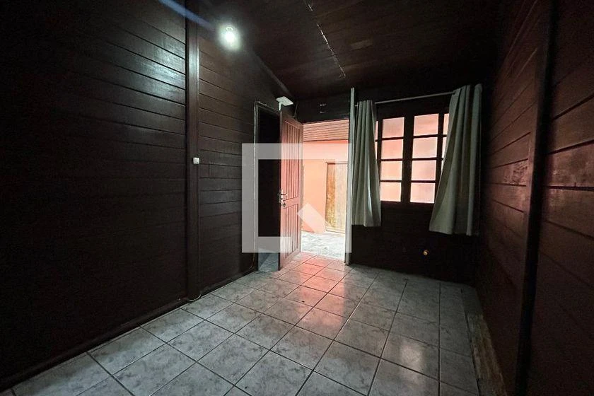 Balcony with a grill in a 3-bedroom house, 100 m² — photo 18
