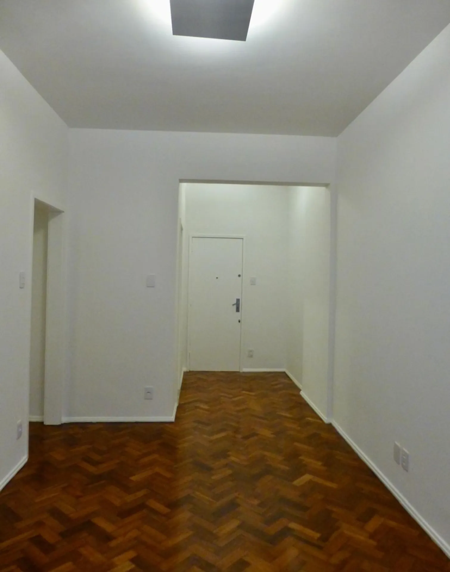 Wood or laminate floors in a one-bedroom apartment, 45 m² — photo 11