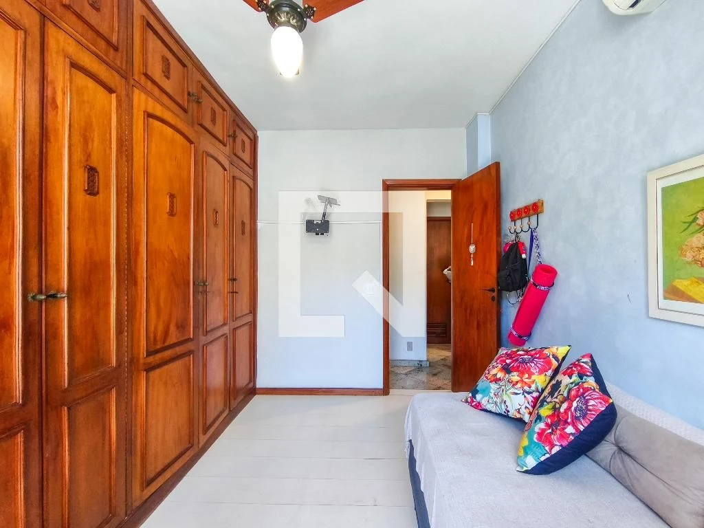 Furnished 4-bedroom apartment with balcony — photo 76