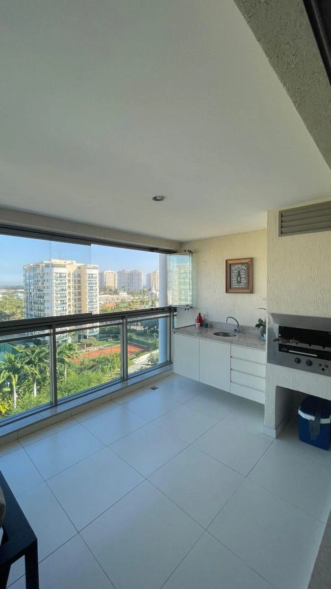 Floor-to-ceiling windows in a 4-bedroom apartment, 233 m² — photo 10