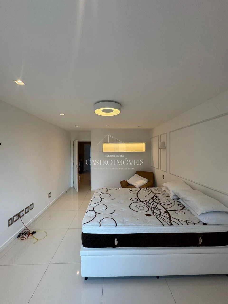 Furnished 715 m² house with 5 en-suites and 4 parking — photo 12