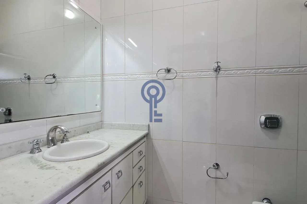 Дом с 6 спальнями и кухней открытой планировки — photo 35