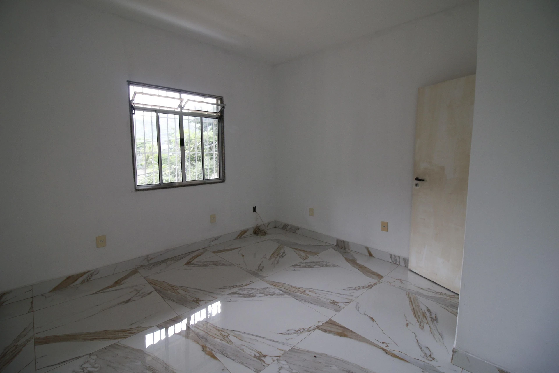 3-bedroom apartment with a grill on the balcony — photo 13