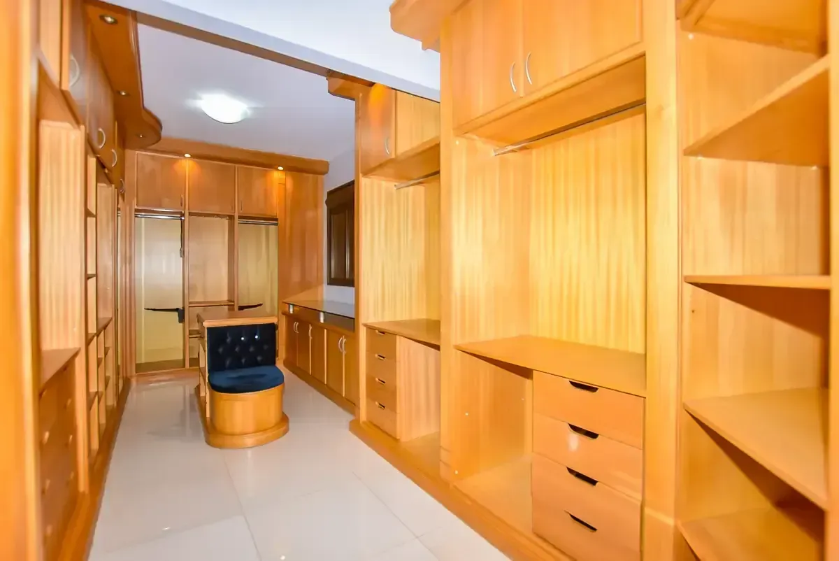 2-bedroom apartment with a home office — photo 29