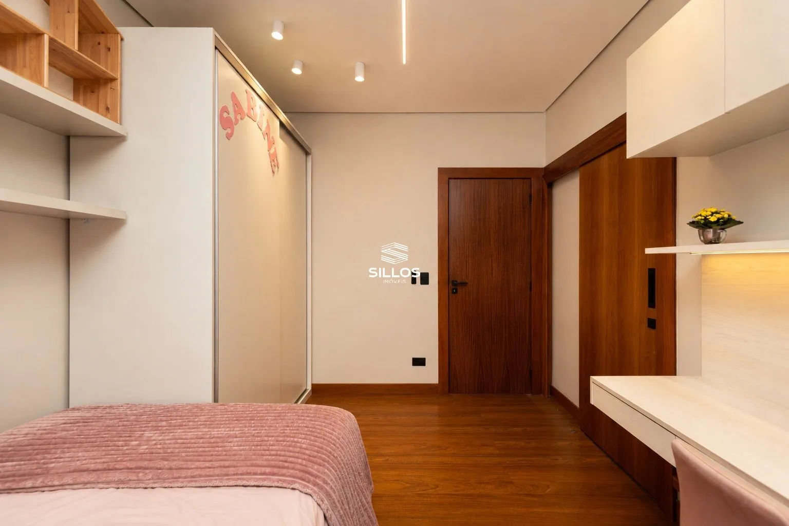 Condominium house with 5 bedrooms and 4 en-suites with balcony — photo 26