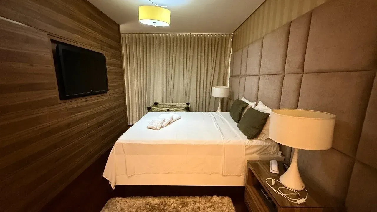 Furnished 1-bedroom apartment with an open kitchen — photo 4