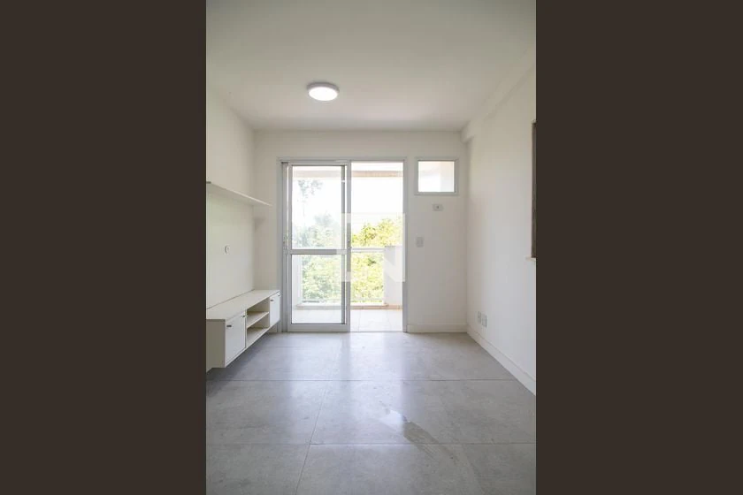 One-bedroom apartment with a mountain view — photo 19