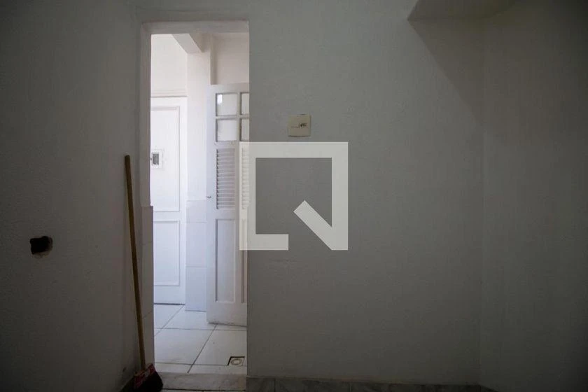 Квартира з 2 спальнями та дерев'яною підлогою або ламінатом — photo 26