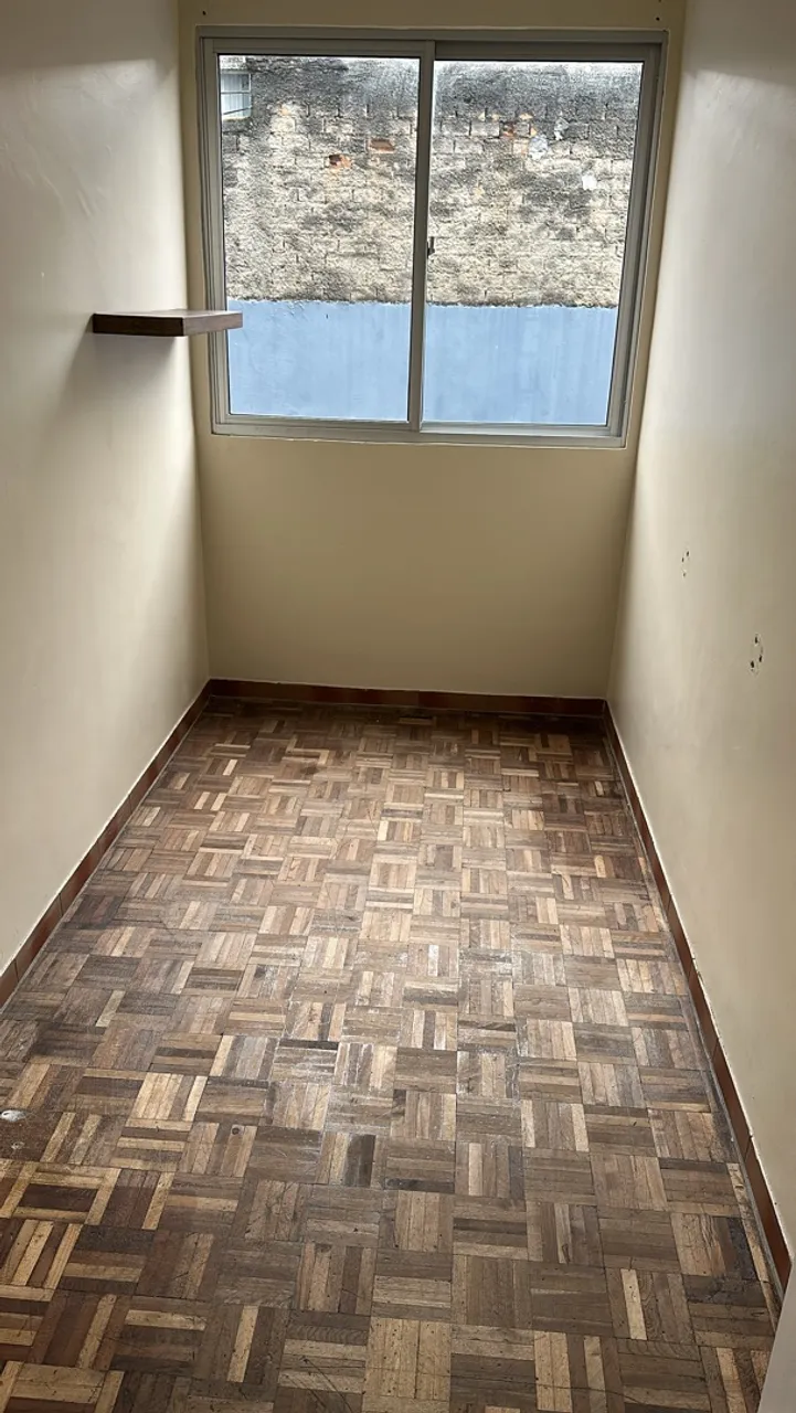 Wood or laminate floors in a 3-bedroom apartment, 90 m² — photo 2