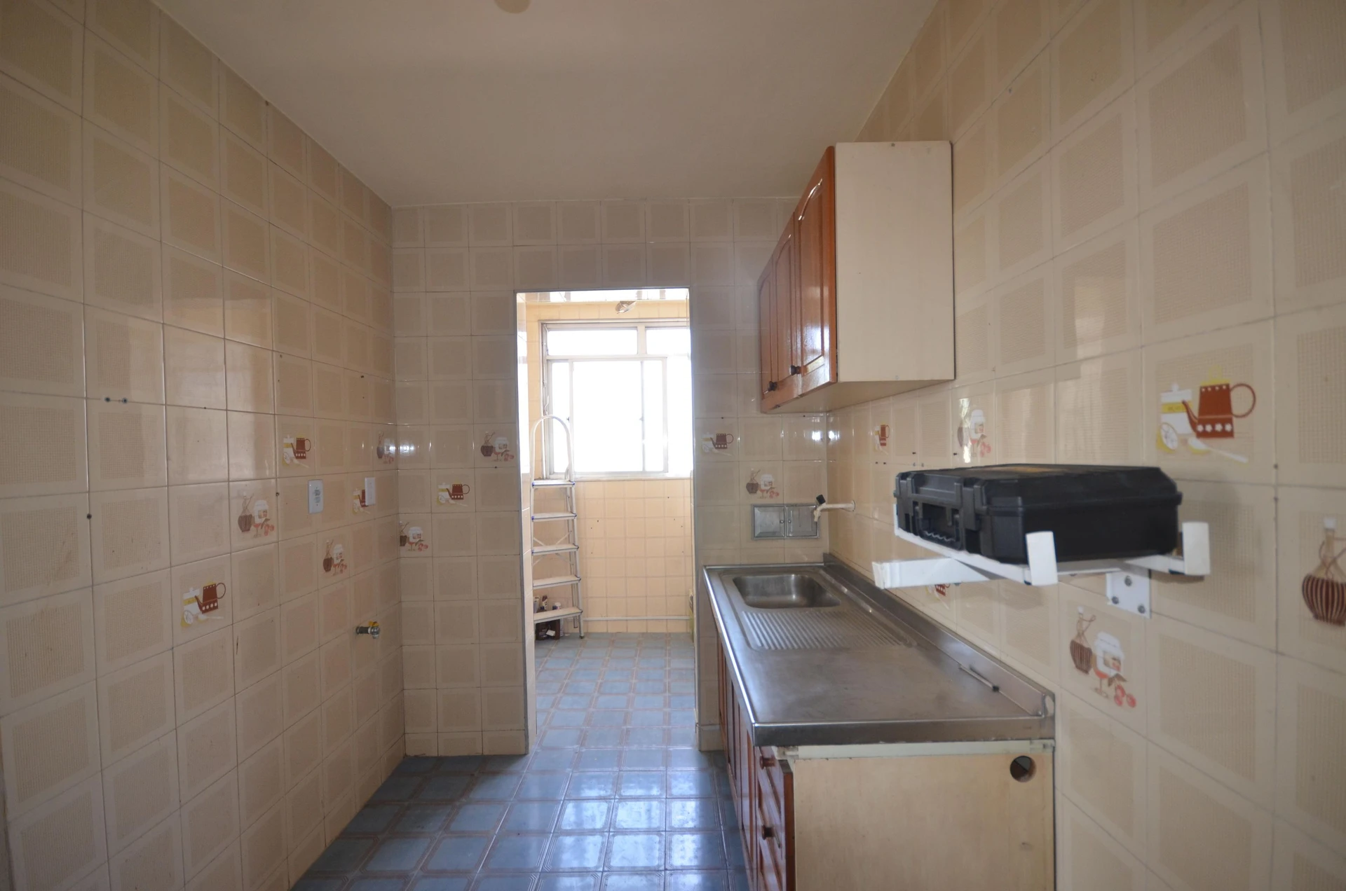 Unfurnished 2-bedroom apartment with a private garden — photo 23