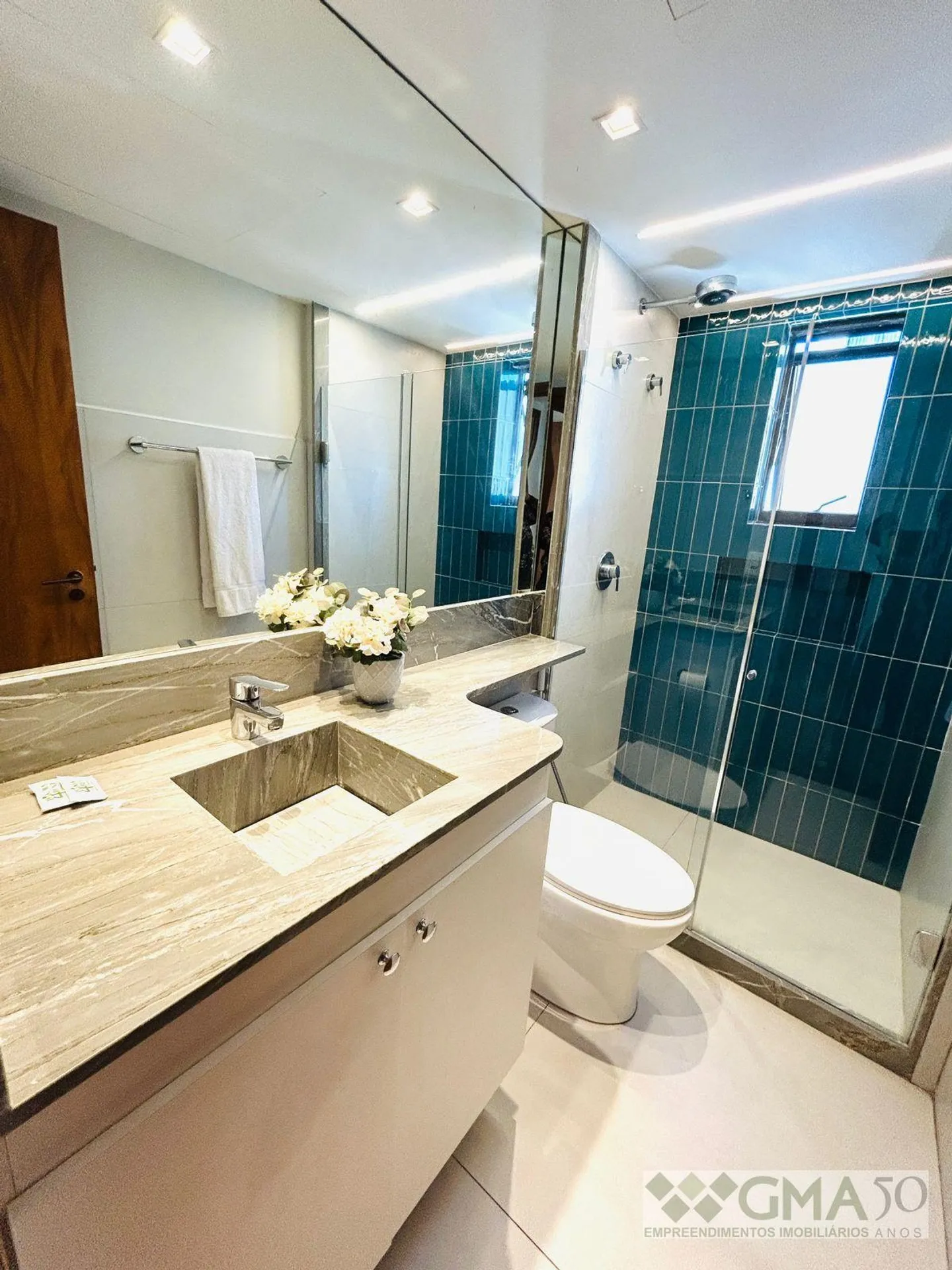 Furnished 87 m² apartment with open-plan kitchen and suite — photo 8