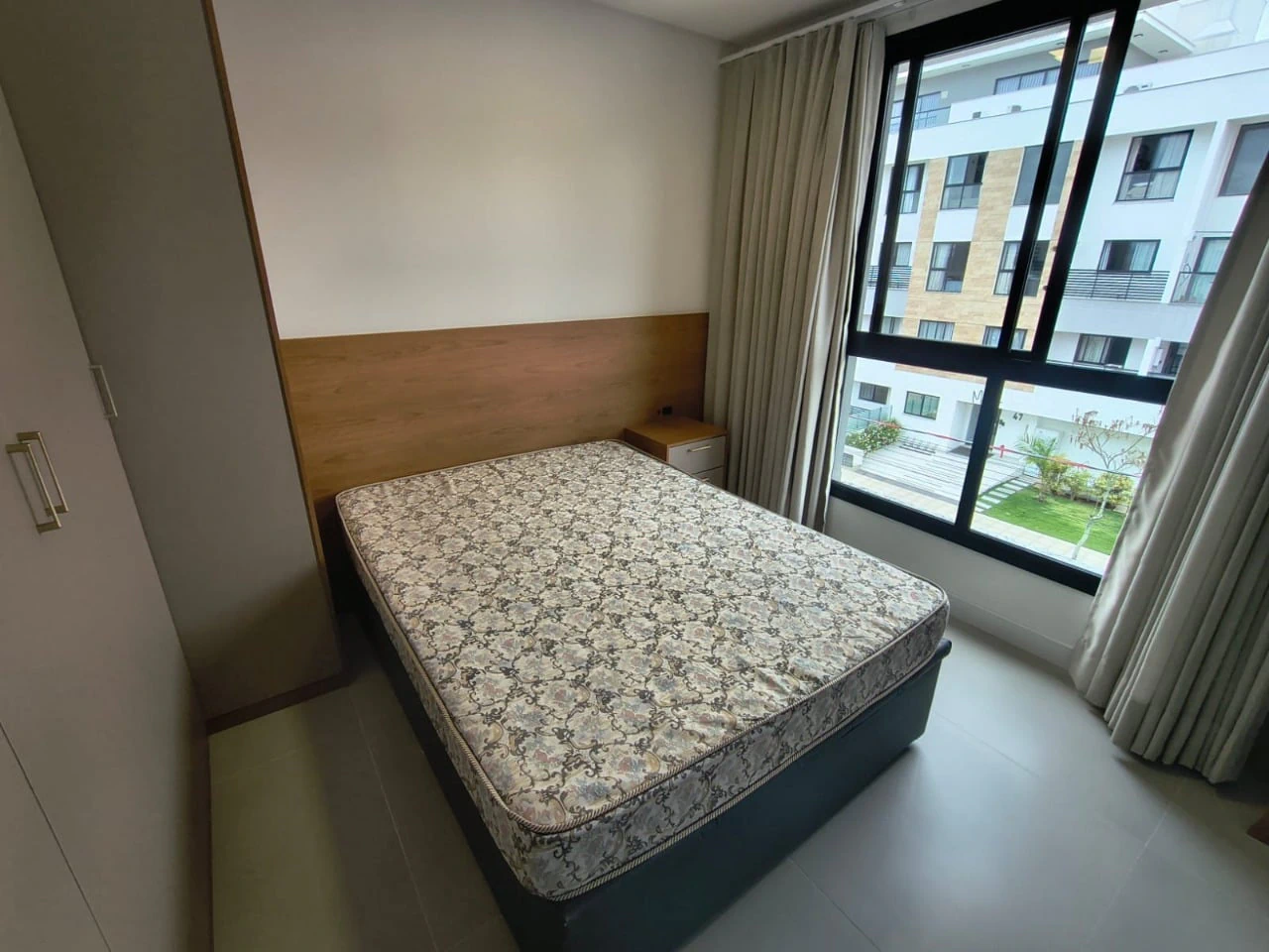 Furnished apartment, 32 m², with floor-to-ceiling windows — photo 9
