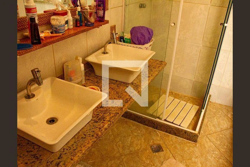 180 m² house with 3 bedrooms, 5 bathrooms, and parking — photo 45