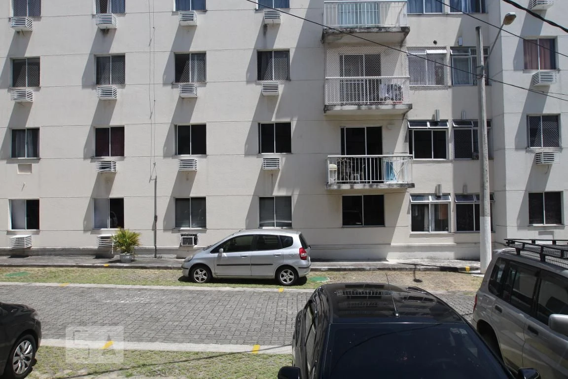 2-bedroom apartment in a building with a pool — photo 14