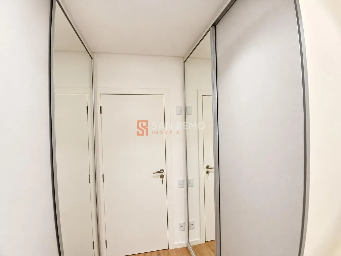 Glass-enclosed balcony in a 3-bedroom apartment, 120 m² — photo 34