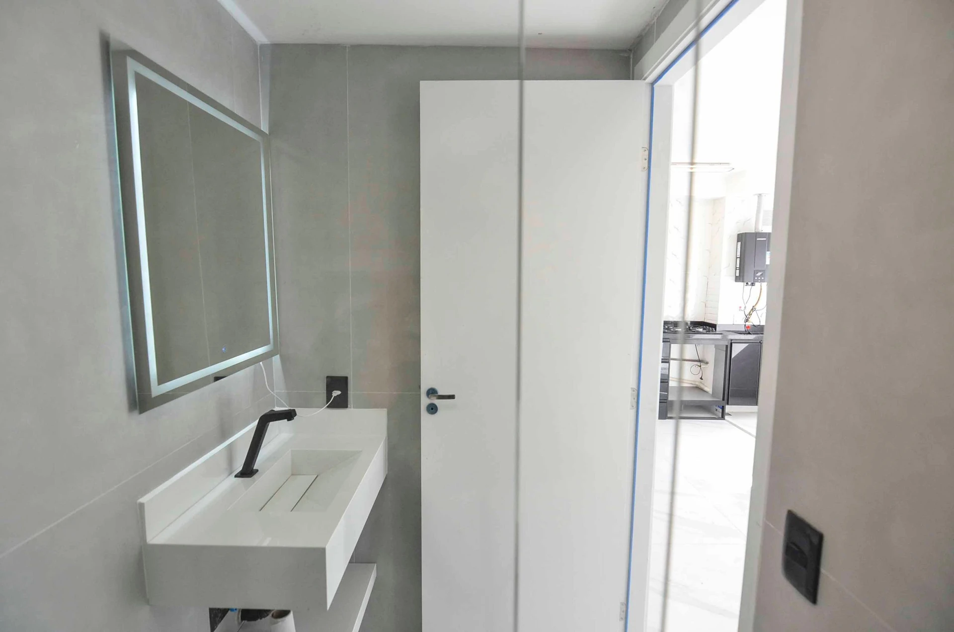 Apartamento de 2 quartos com varanda fechada de vidro — photo 15