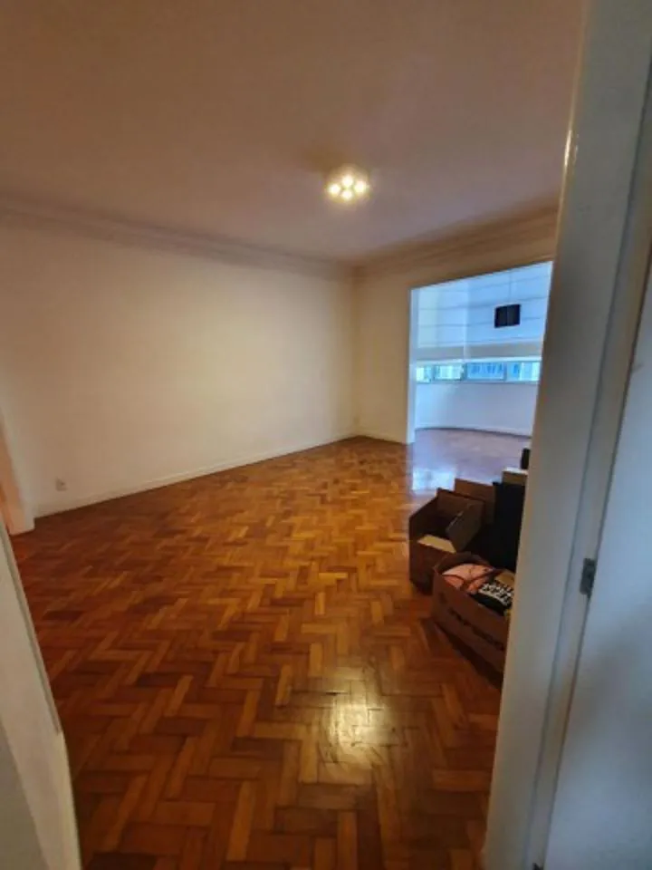 Walk-in closet in a 3-bedroom apartment, 148 m² — photo 24