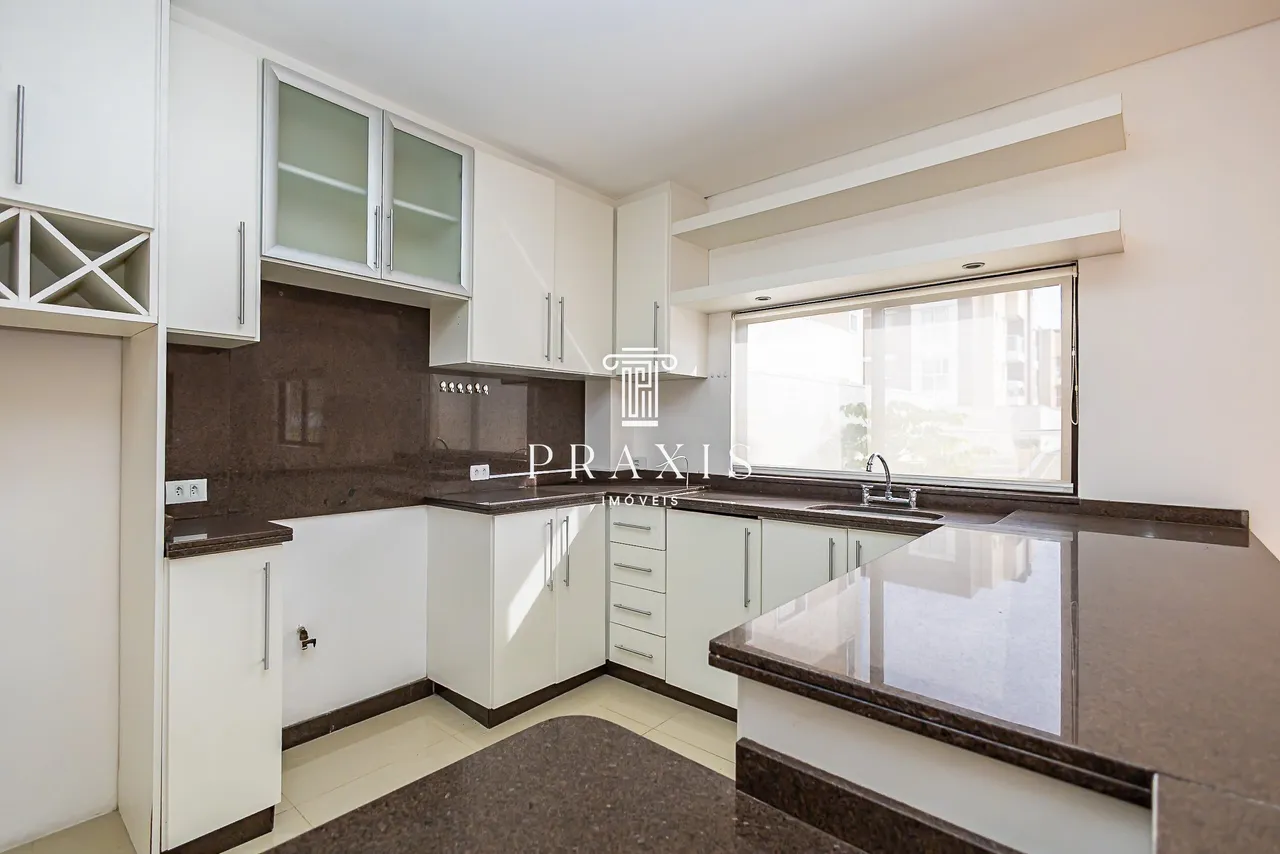 House with 3 bedrooms and 5 bathrooms, 5 parking spots — photo 4